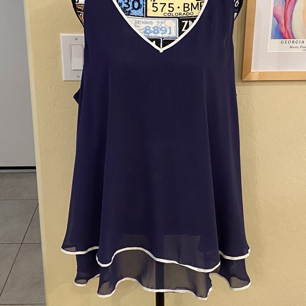 Lane Bryant Sleeveless V Neck Blouse Sz 20 Navy w/White Trim 100% Polyester